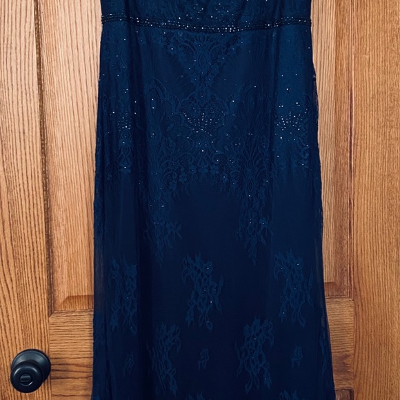 Navy mother of the bride/groom gown - Picture 4 of 7